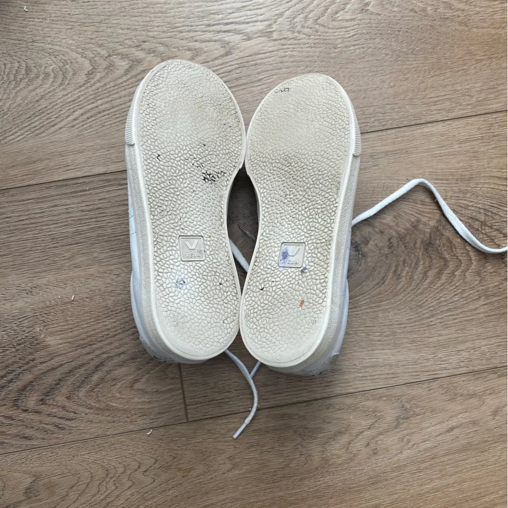 Veja Classic White Lace-Up Sneakers - Picture 7 of 11